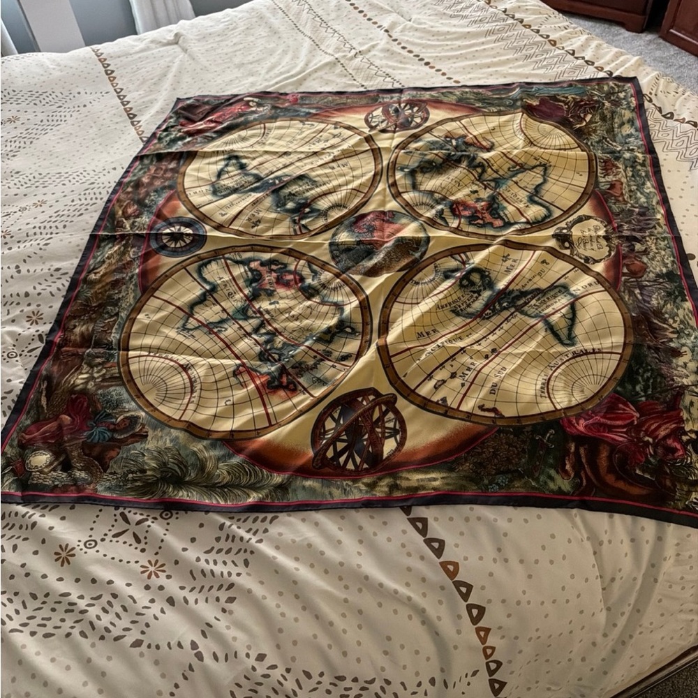 Decorative Vintage Map Women’s Scarf- Multicolor